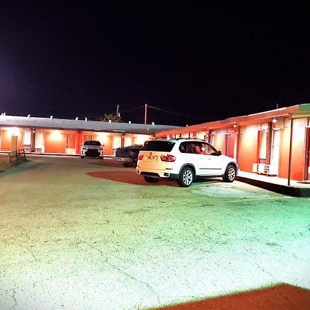 Holiday Host Motel & Rv Park Сонора Екстериор снимка