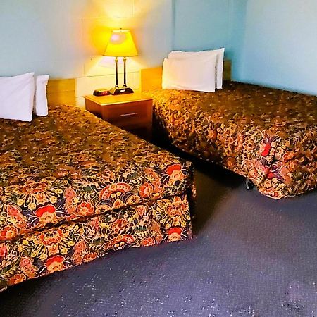 Holiday Host Motel & Rv Park Сонора Екстериор снимка