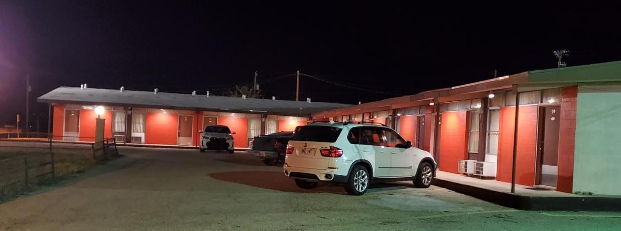 Holiday Host Motel & Rv Park Сонора Екстериор снимка