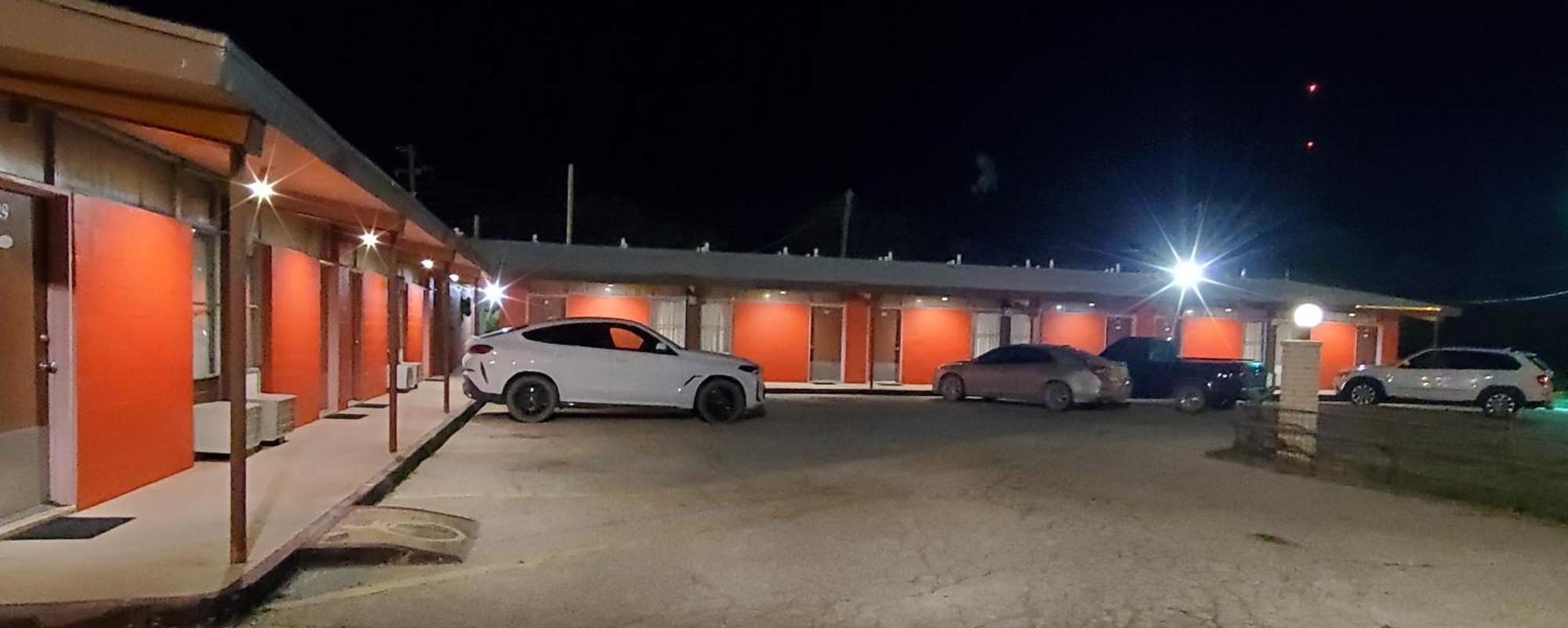 Holiday Host Motel & Rv Park Сонора Екстериор снимка